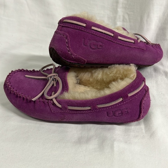 UGGS Slippers - Picture 2 of 5